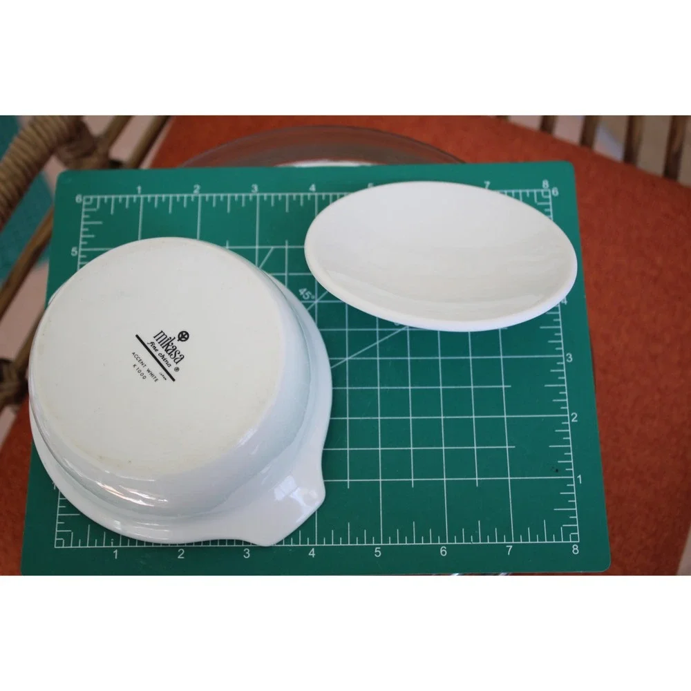 Mikasa Accent White K1000 Fine China Mini Casserole Dish with Lid Japan‎ 5.5in